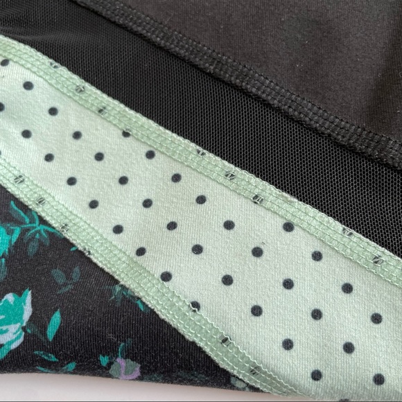 Old navy black leggings size large go dry active wear with mesh above floral - Picture 4 of 4